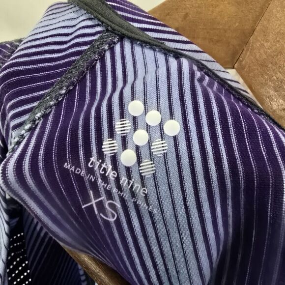 Title Nine Shirt Womens XS Blue Purple Striped Short Sleeve Tee T Runner Scoop - Picture 3 of 10